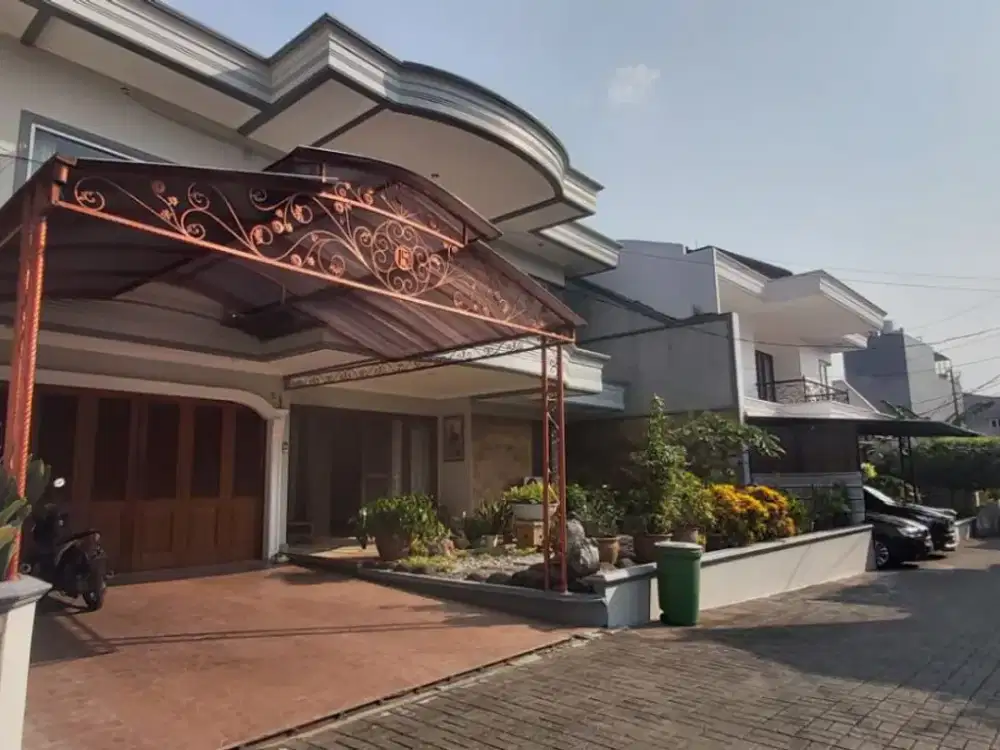 Disewakan Rumah Megah  LT 420m² – Selangkah ke Gandaria City, Jakarta Selatan