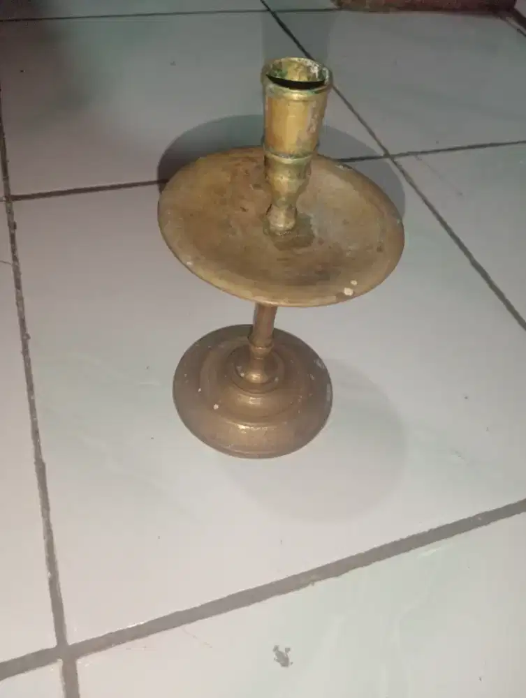Tempat lilin antik jaman kuno
