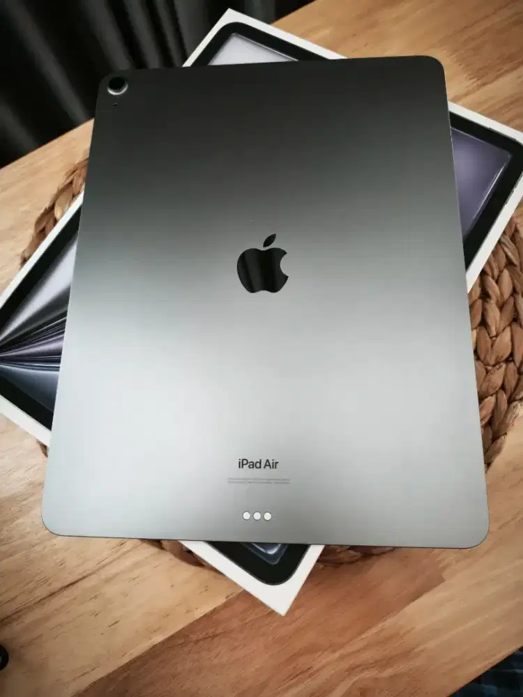 DIJUAL iPad Air 13-inci (M2) 128GB Beli Juli 2024 - Fullset Original
