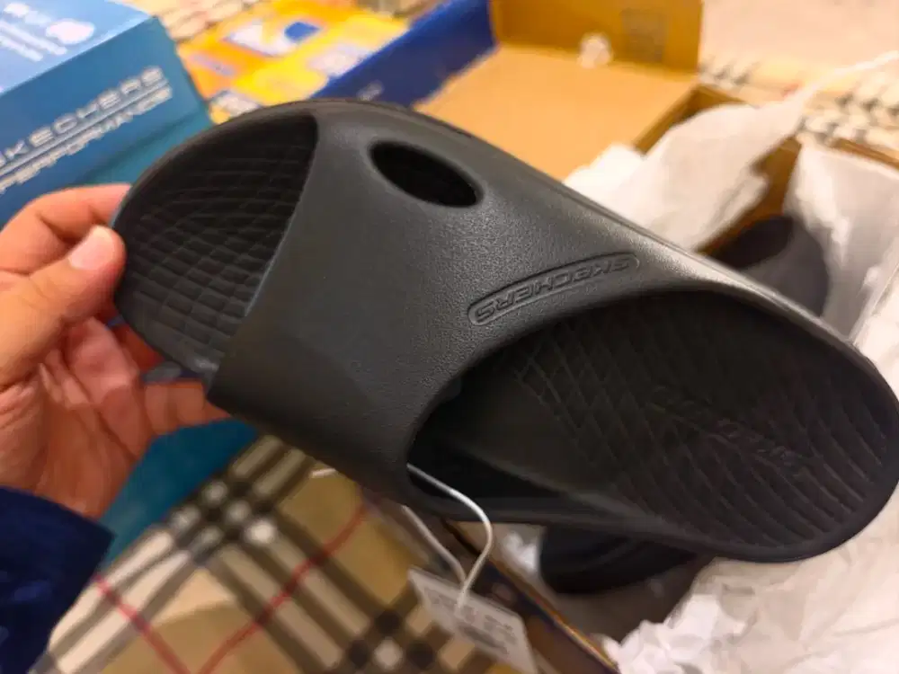 Sandal Skechers Super Ringan Empuk BNIB