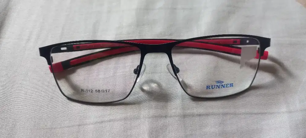 Dijual kacamata runner (bisa dibuat olahraga karena ada magnetnya)