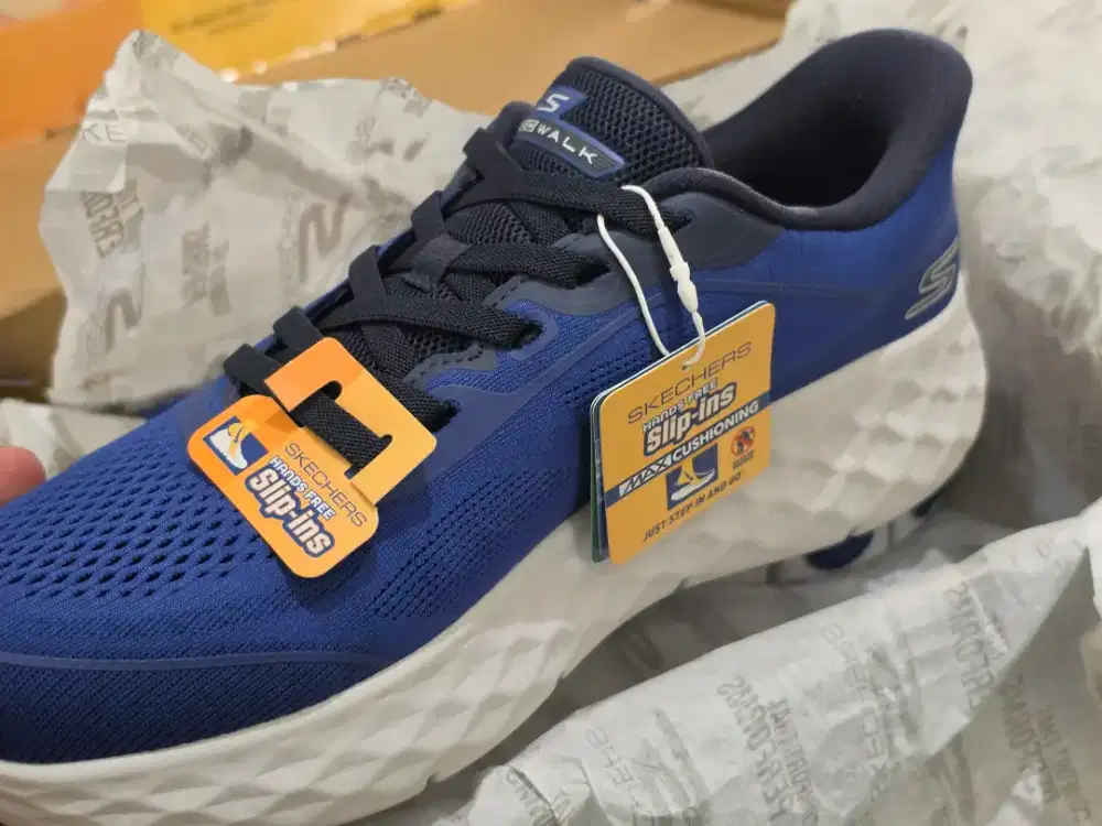 Sepatu Skechers BNIB Super Empuk