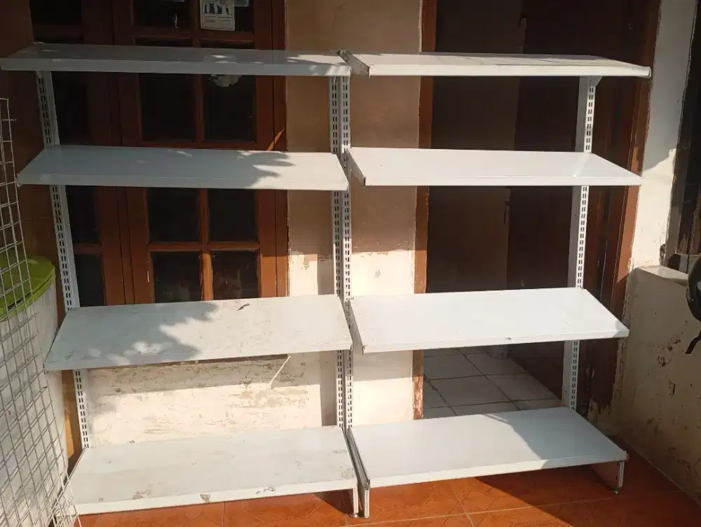 Rak display besi