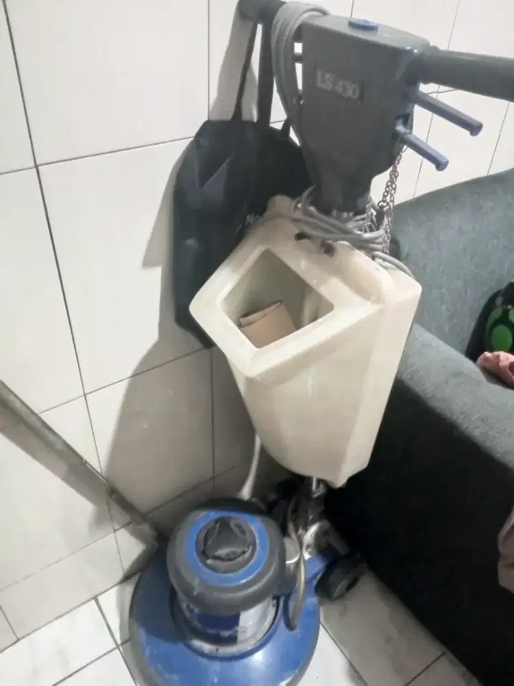 Mesin Poliser Nilfisk Alto