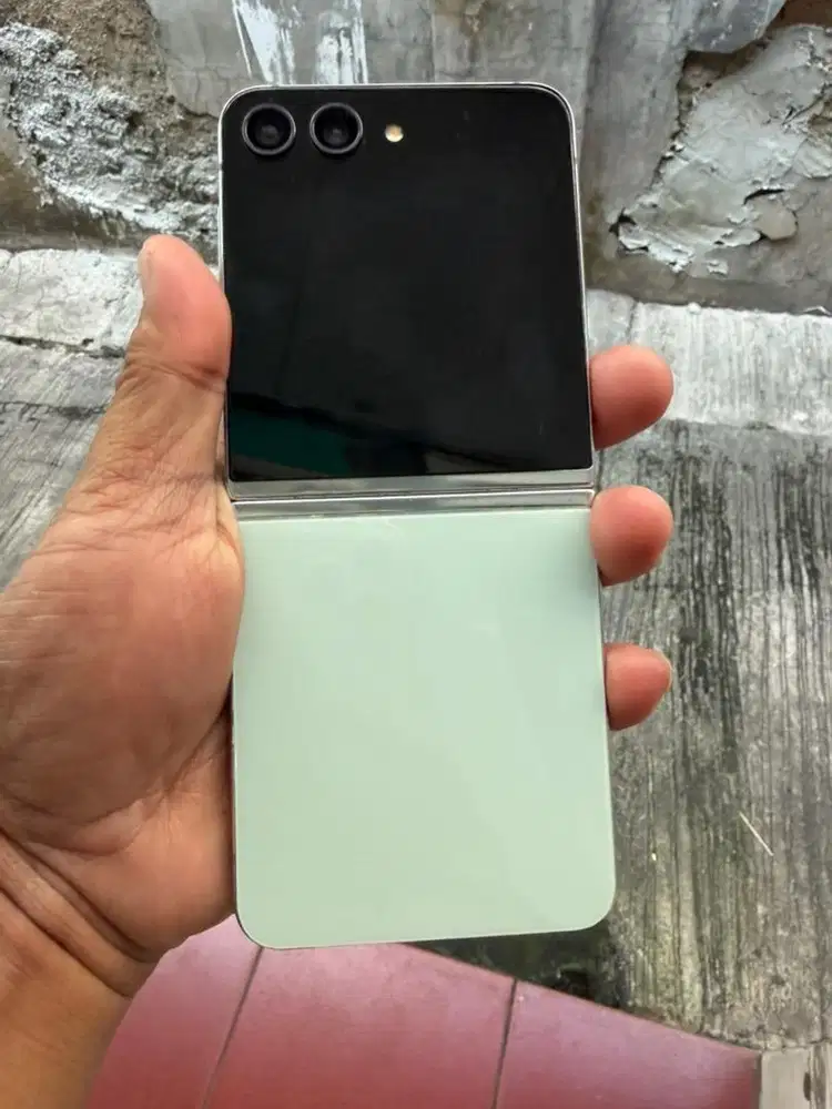 Samsung Z Flip 5 Ram 8 / 256 Resmi