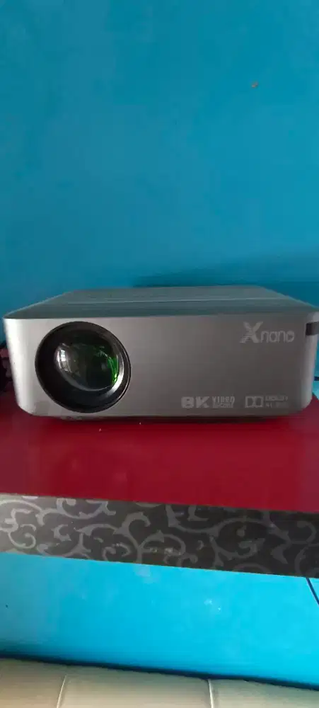 Proyektor android resolusi 8k