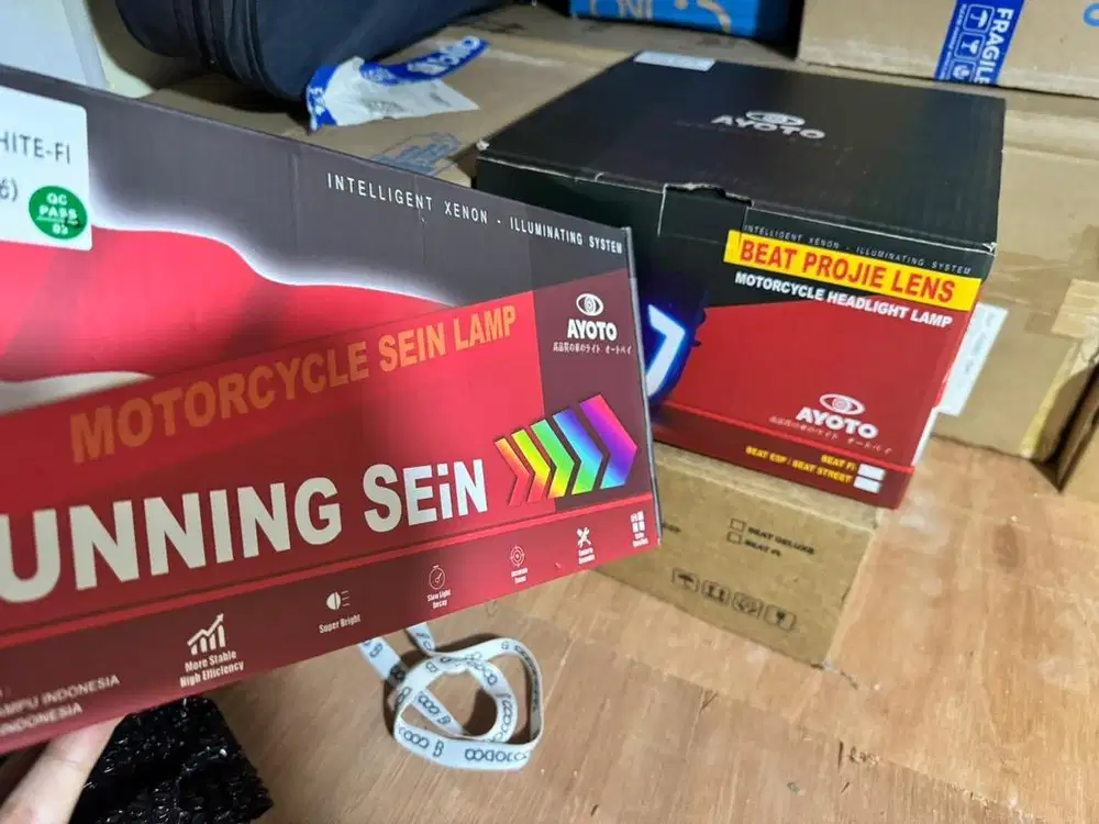 Lampu utama dan running sein beat