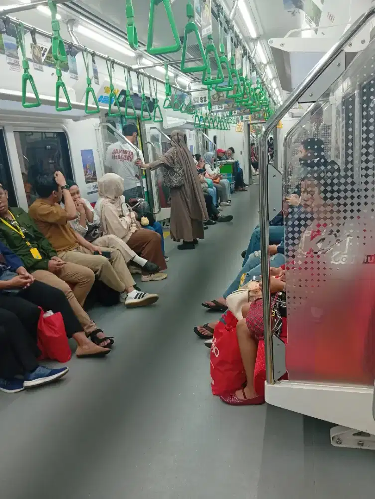Nyari pkerjaan apa saja