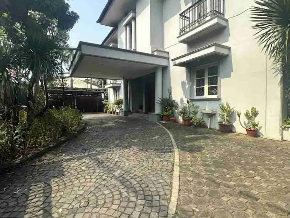 dijual rumah kemang ex bangunan sekolah lokasi strategis di Jakarta selatan