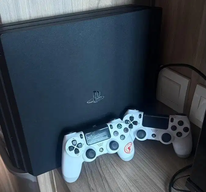 Dijual PS4pro FW 12 (Khusus)