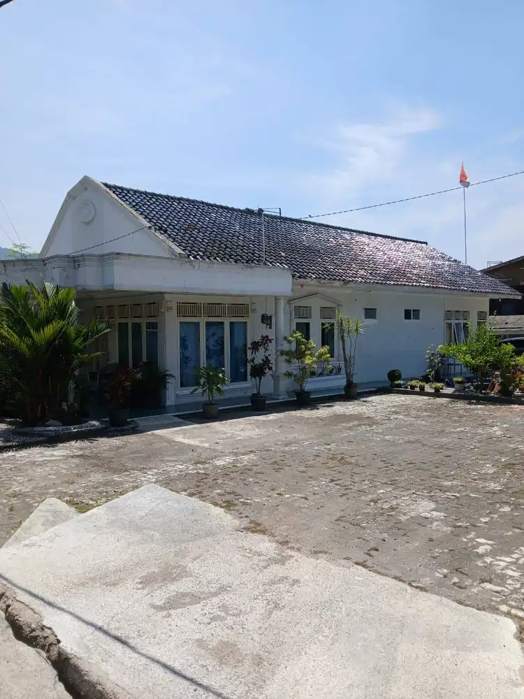 Jalan Arwinda Kopo Wetan Desa Sukataris Kec Karangtenah Kab Cianjur