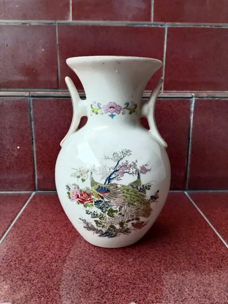 Guci Keramik Motif Jepang