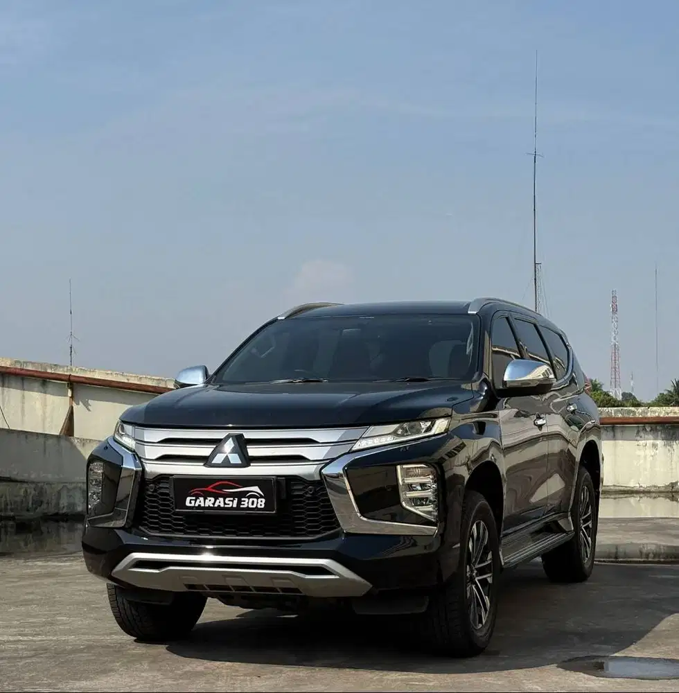 Mitsubishi Pajero Sport Dakar Ultimate 4x2 AT 2022 Hitam Diesel km 23