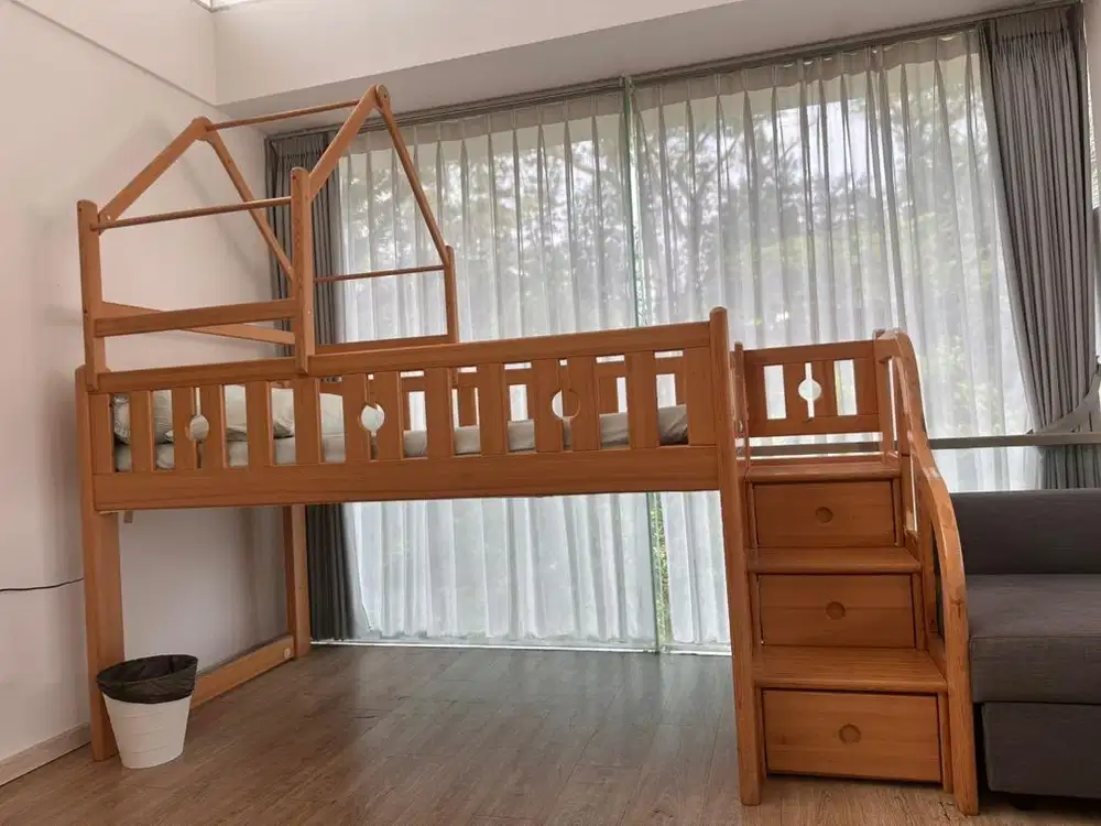 Dijual ranjang anak susun bisa dirakit plus kasur informa kayu camping
