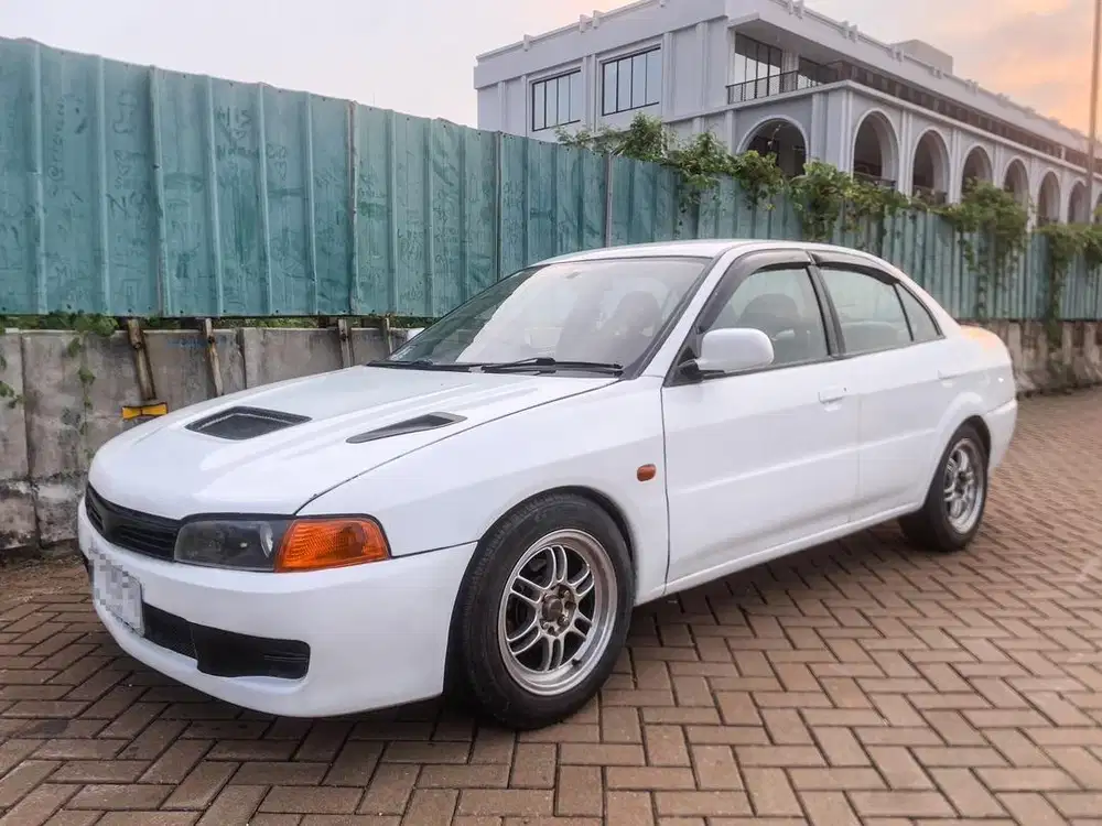 Mitsubishi Lancer 1999 Bensin