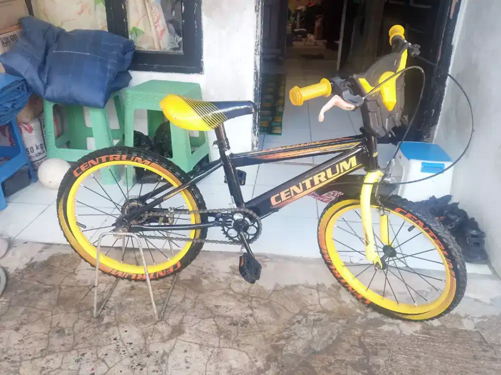 Sepeda BMX anak ukuran 18.