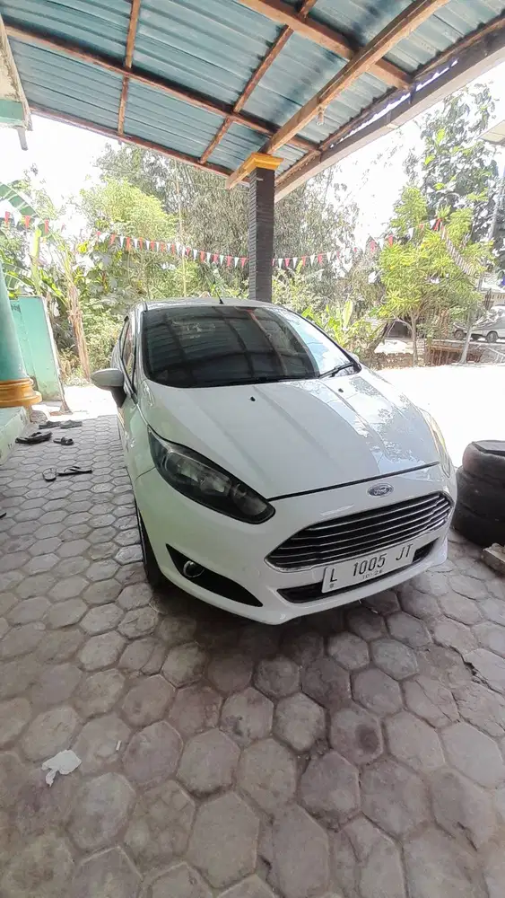 JUAL MOBIL FORD FIESTA MATIC 1.5 2014 KONDISI ISTIMEWA