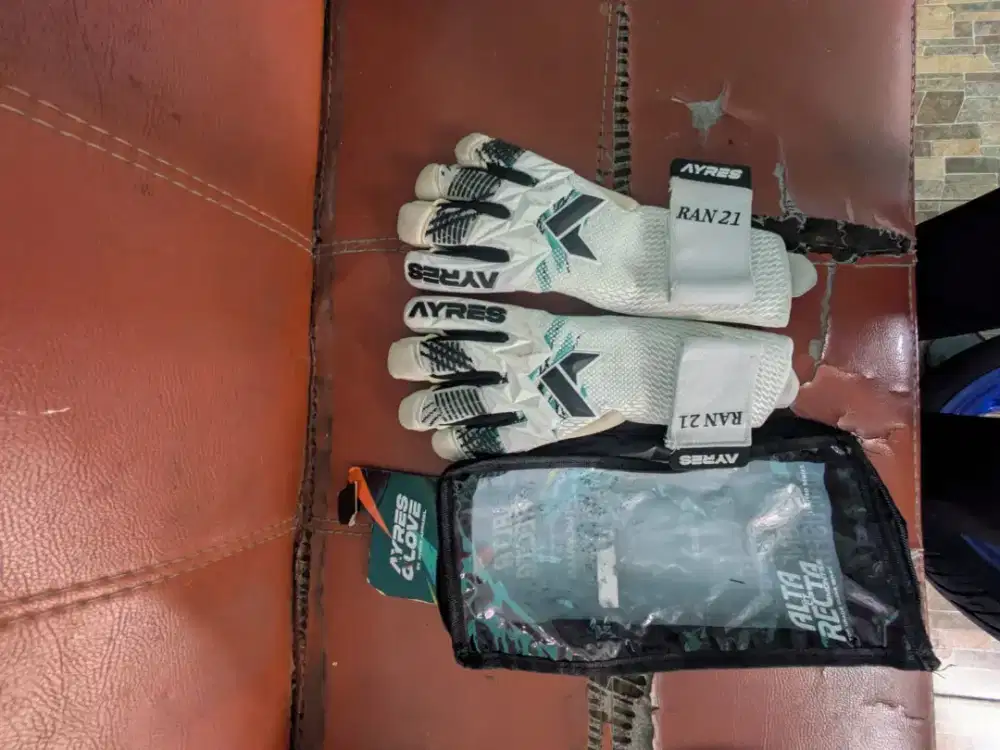 Sarung Tangan Kiper Ayres Alta Et Recta Montes