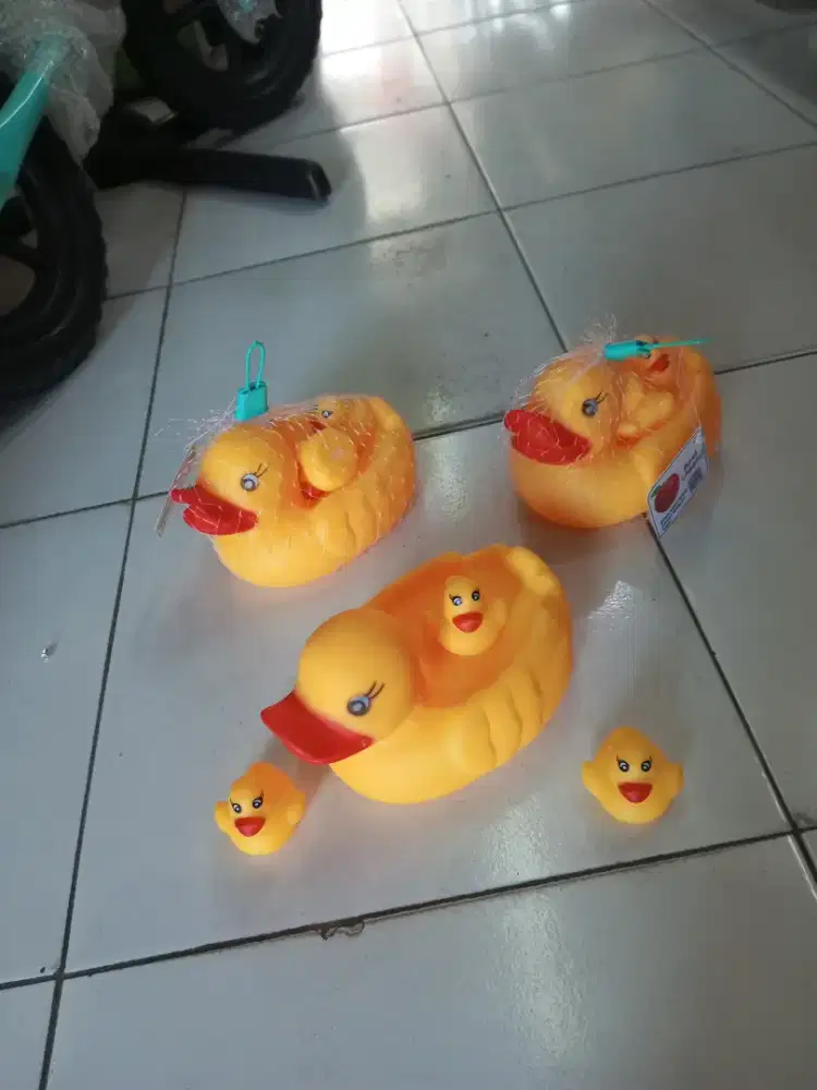 Mainan anak bebek cit induk anak