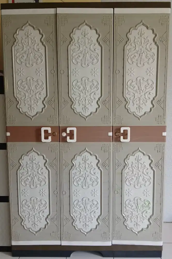 Lemari pakaian plastik club 3 pintu