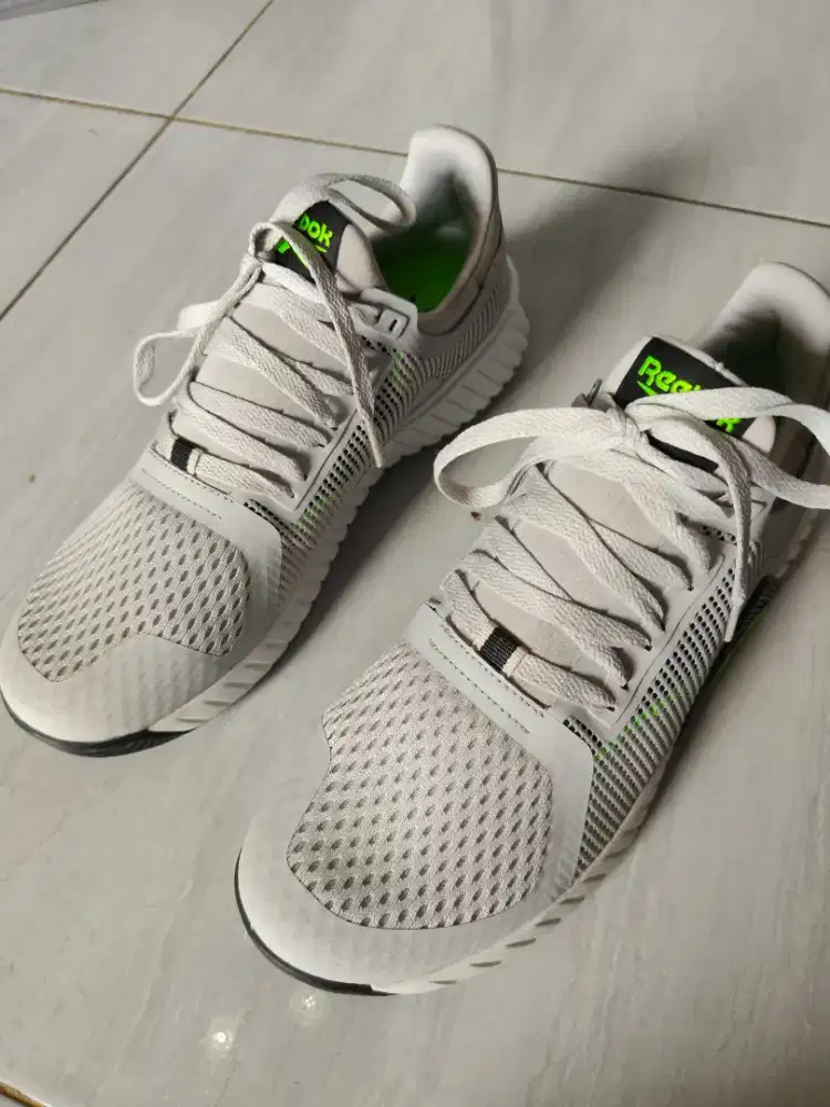 Sepatu Reebox Flip Charge Men Training Pure Grey