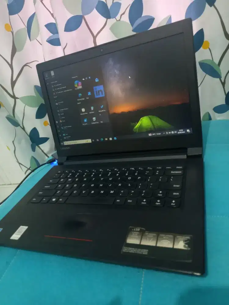 Laptop Lenovo v110. Ram 8gb/SSD .Normal.body slim
