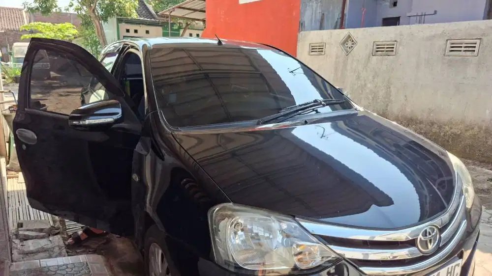 DIJUAL: Toyota Etios Valco 1.2 E MT (2014)
