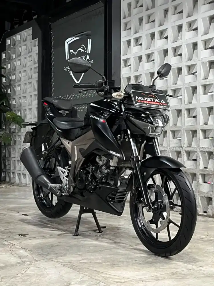 SUZUKI GSX S 150 2017 - Chintia Mustika