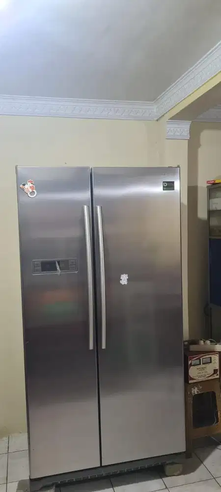 Kulkas Samsung RS542NCAESL/SE (Side-by-Side 538 L, produksi 2017)