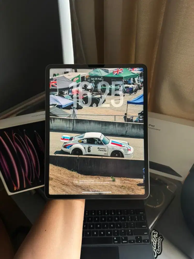 ipad pro 12.9 gen 6 M2 256gb wifi only ibox + apple magic keyboard