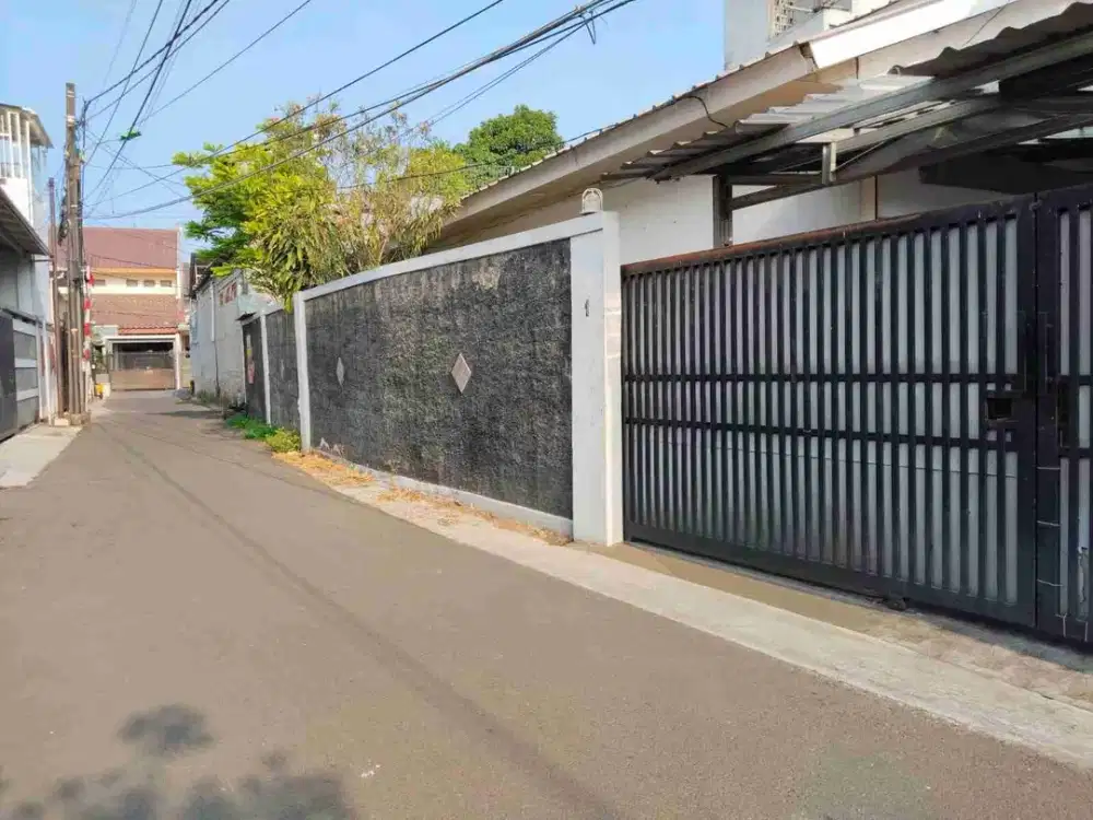 Rumah dengan 5Kamar Tidur dilokasi Strategis Cipinang Jaya Jakarta Timur