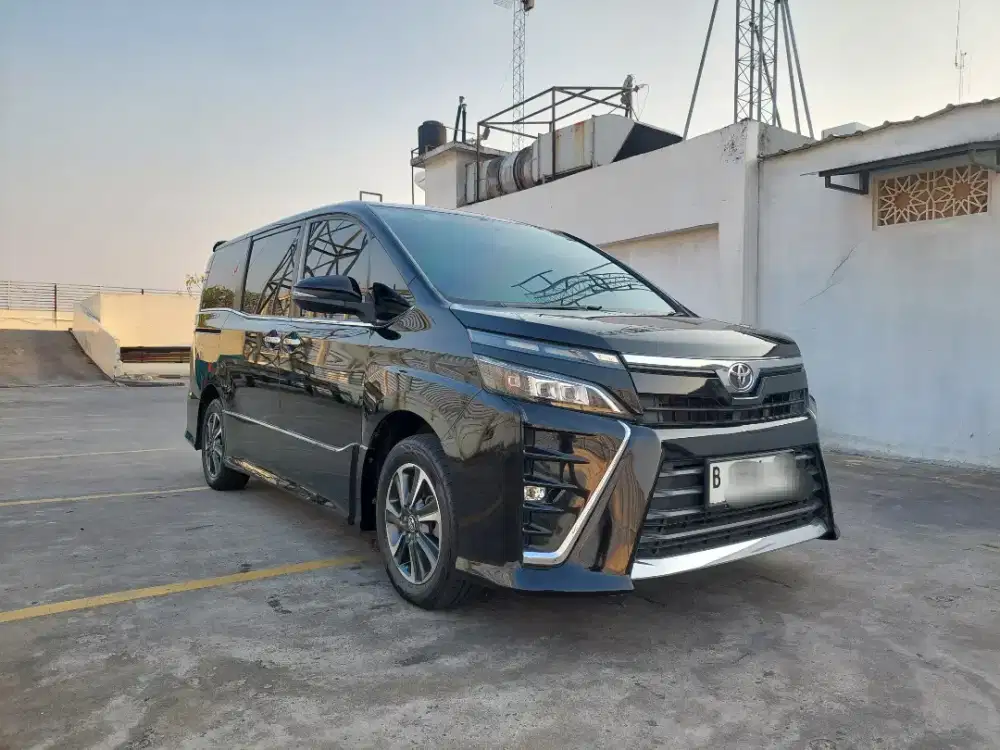 Ciamik Toyota Voxy 2.0 2018