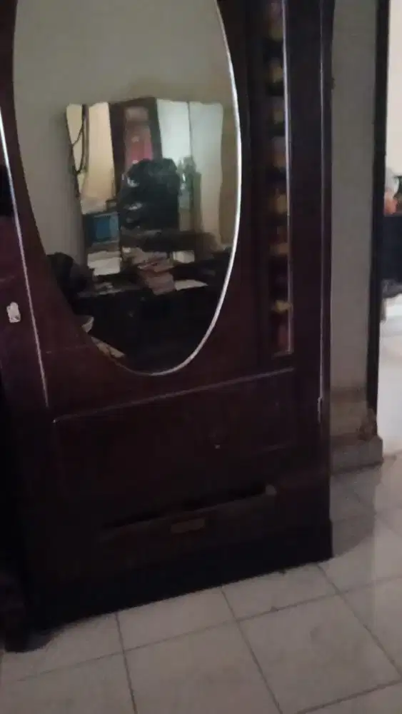 Lemari kayu jati