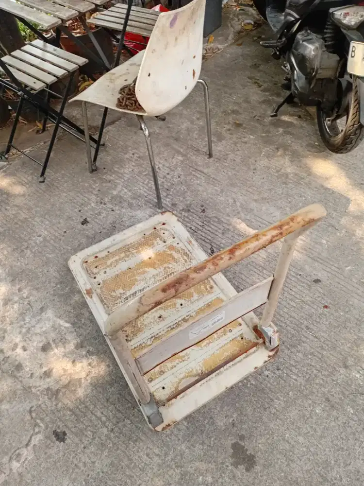 Troli lipat buat bawa barang