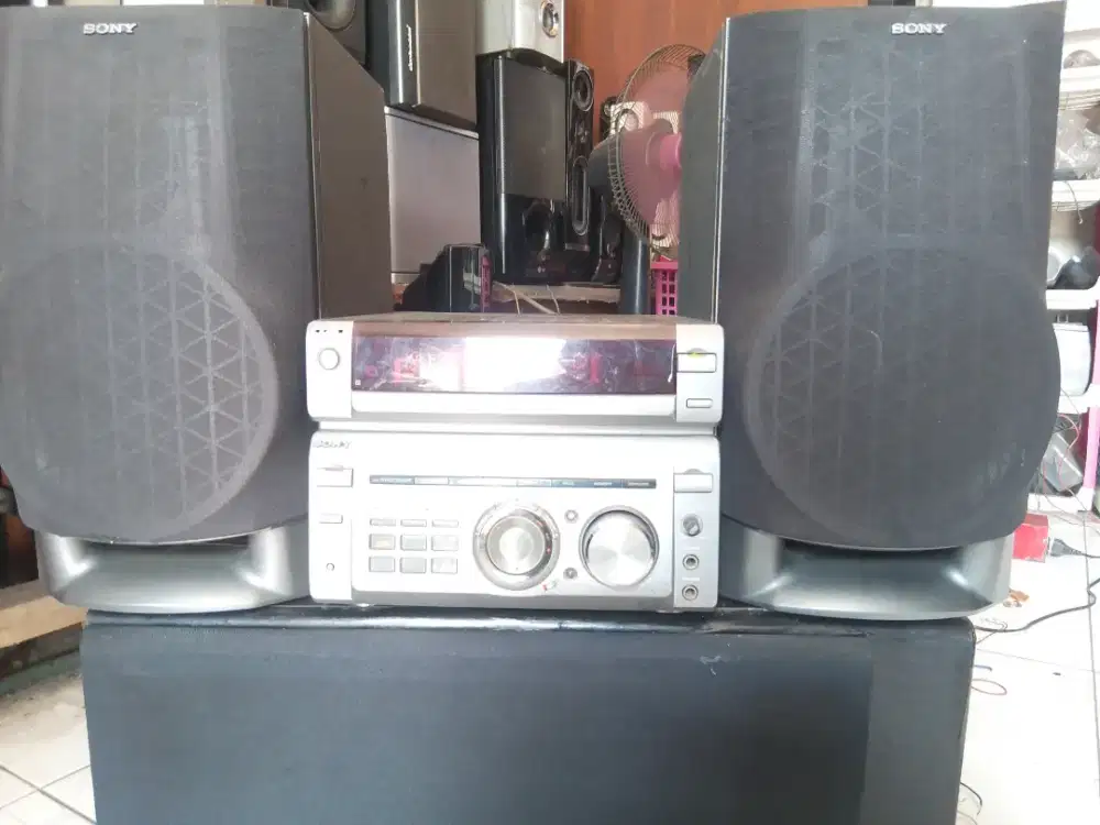 Full set Hi-fi Sony W 55, listrik 230 watts, speaker 6 in, 5 way, ori