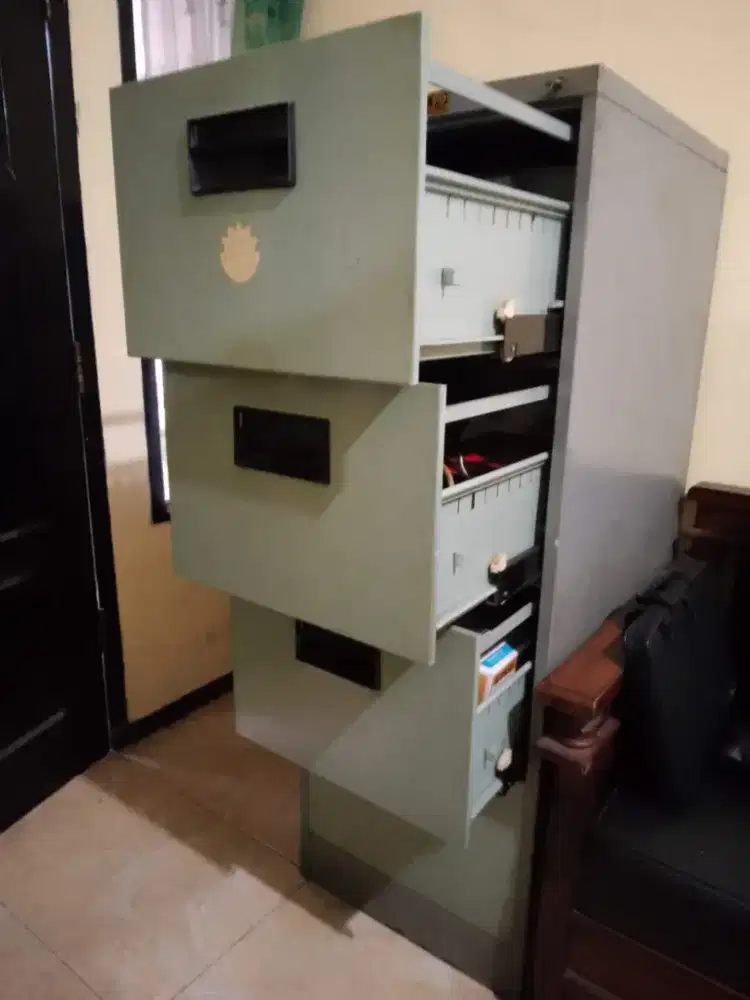 Filing cabinet 4 laci LuFo