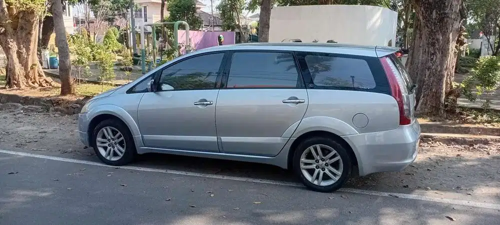 Mitsubishi Grandis 2008 Bensin