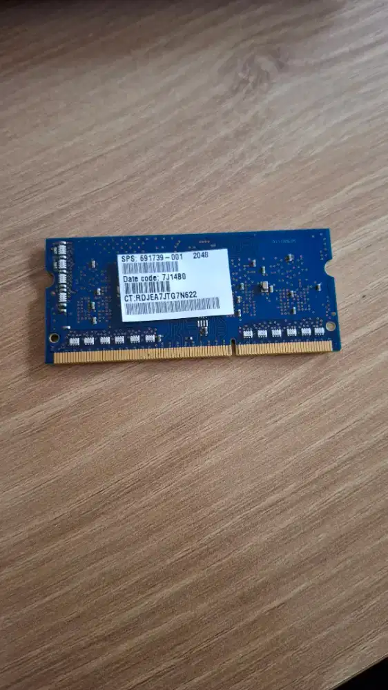 RAM SODIMM SK Hynix berkapasitas 2GB dengan tipe DDR3L (PC3L-12800S)