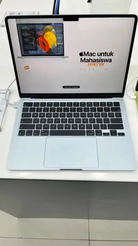 Kredit Mac untuk mahasiswa Teknik. Tenor hingga 24 bulan