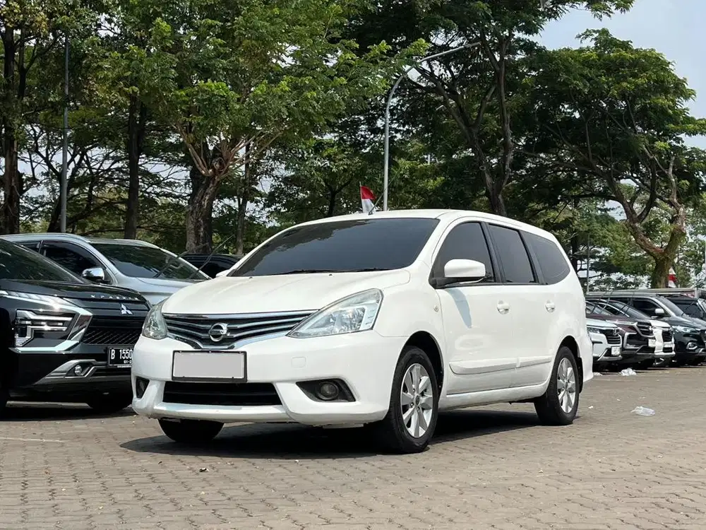 NISSAN GRAND LIVINA 1.5 XV AT MATIC 2014 PUTIH , KM 130RB