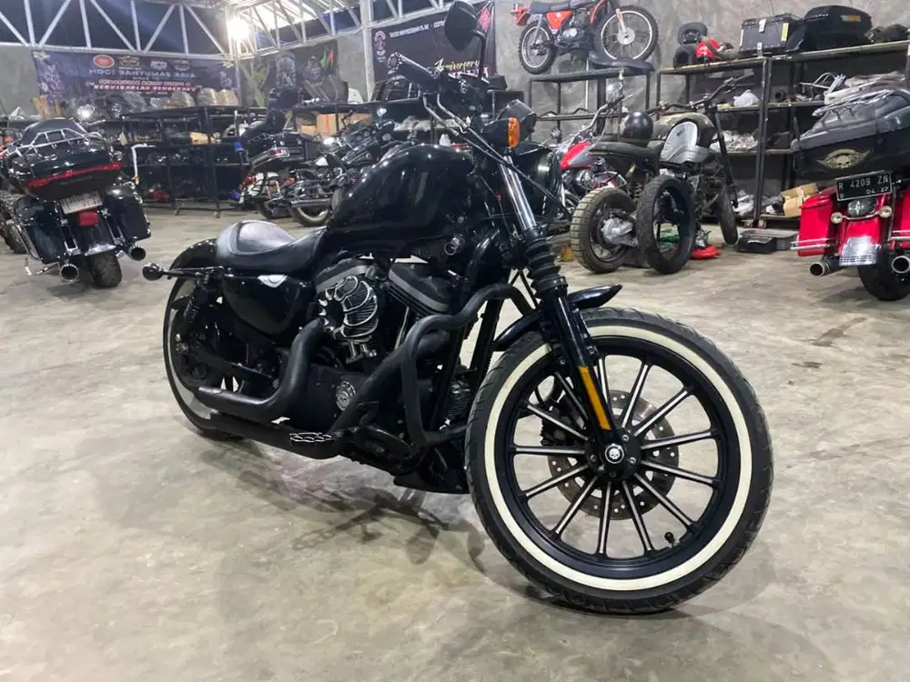Harley Davidson Sportster Iron 883 2013