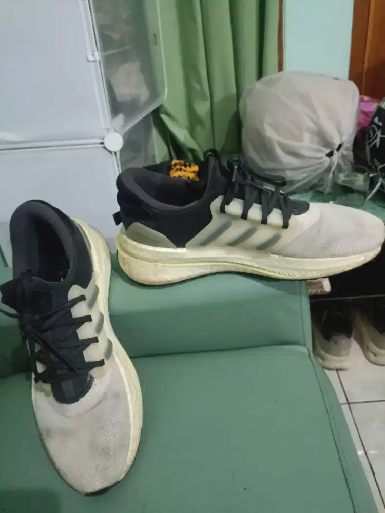 Sepatu Adidas Plr Boost 99% seperti baru 100% Original ukuran 44