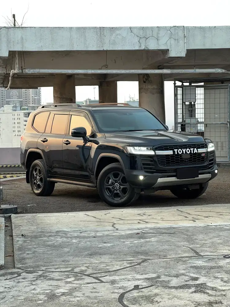 Toyota land cruiser 300 GR sport 2023