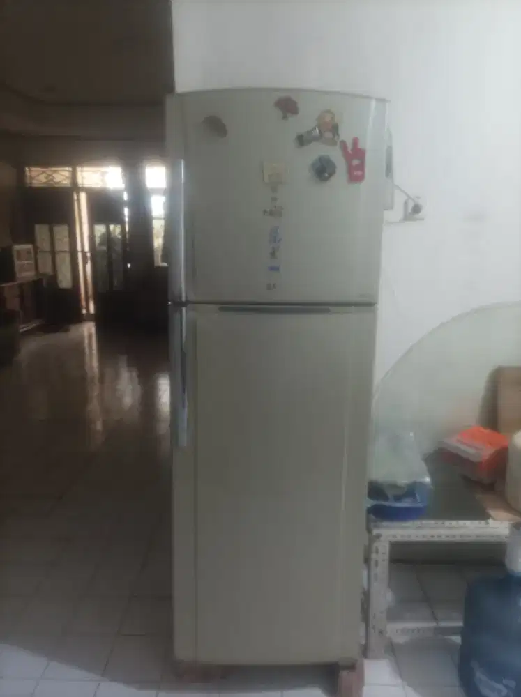 Kulkas 2 pintu Toshiba hybrid plasma