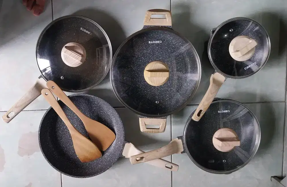 1 set panci granit merk carote