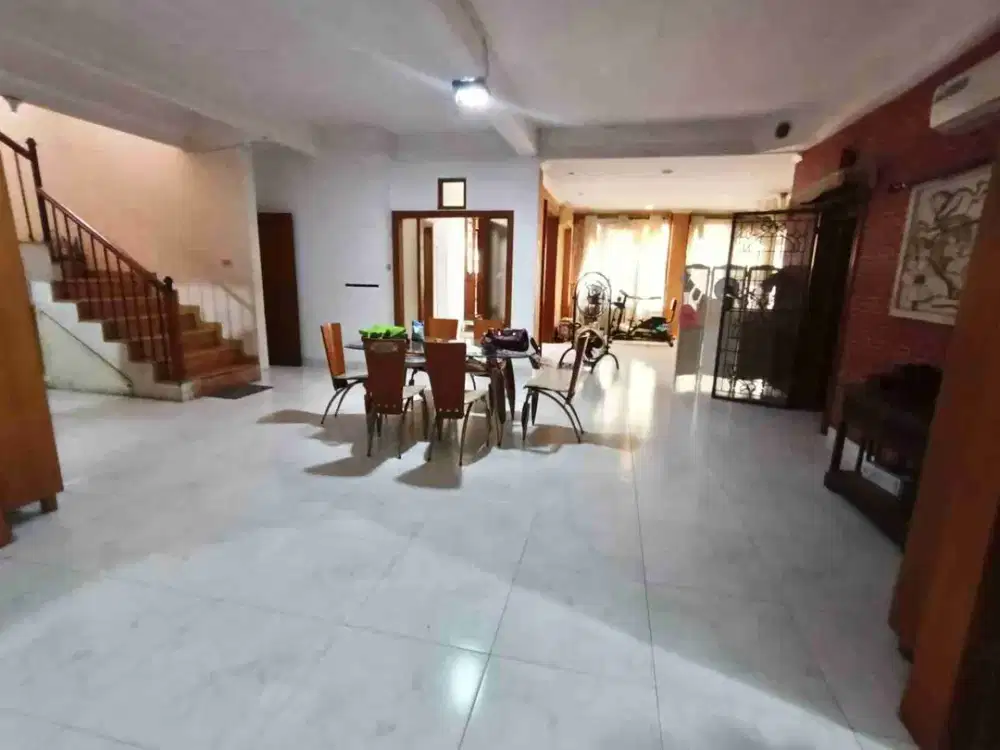 Rumah 2 lantai semi furnished dijual kawasan perumahan elite Pantai Kuta Ancol Jakarta Utara