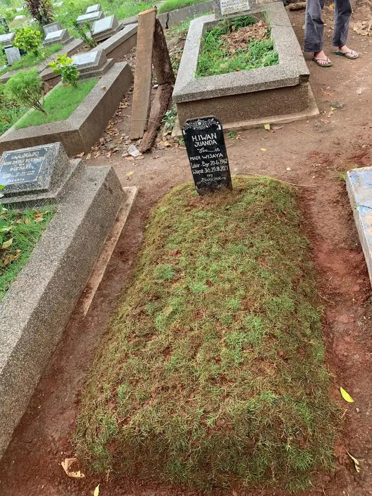 Pengurus/Perawat makam. BACA DESKRIPSI SEBELUM MENGHUBUNGI