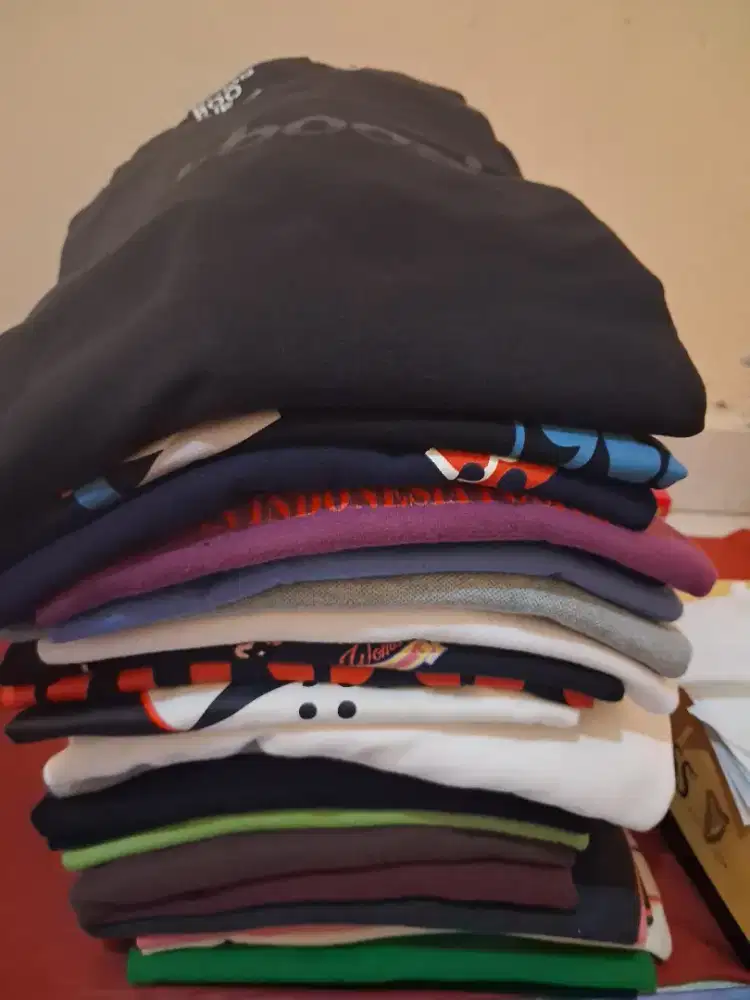 Kaos oblong dan krah