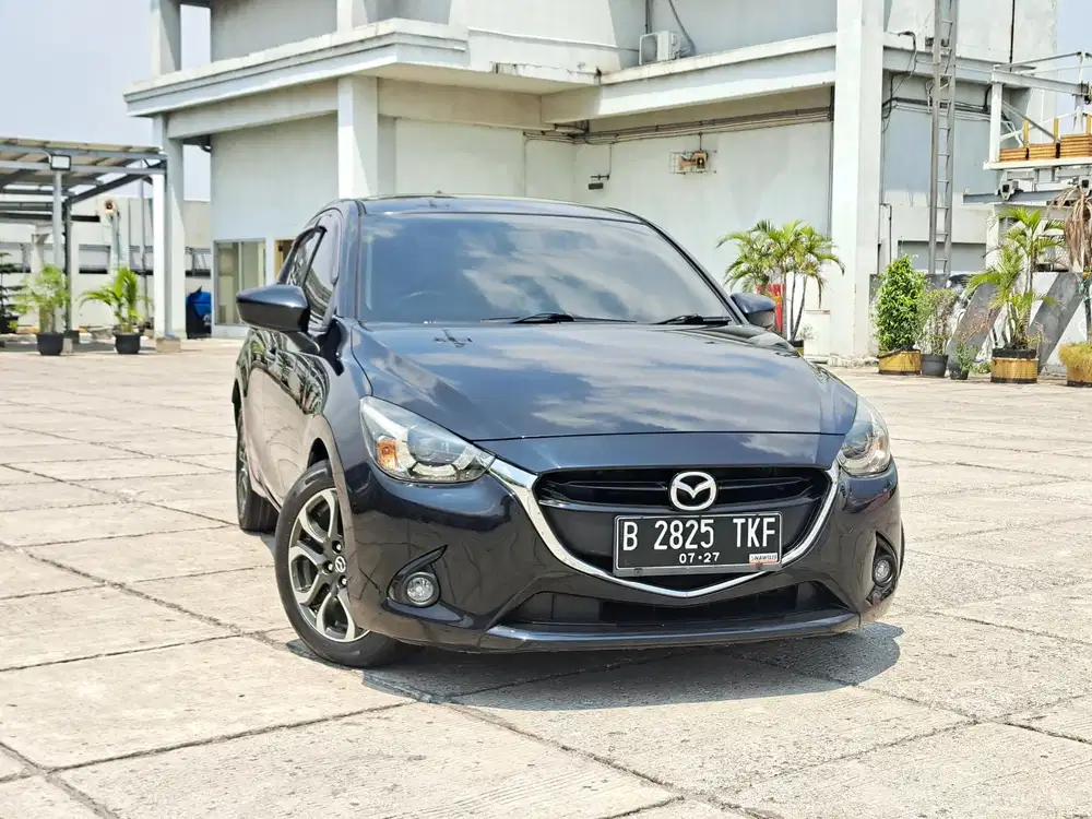 Low KM Mazda 2 R Skyactive AT Matic 2016 / 2017 plat Ganjil