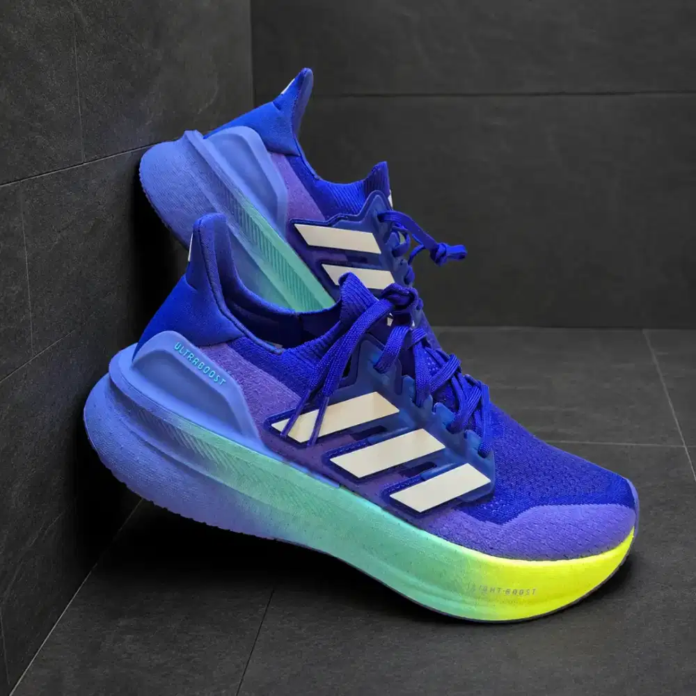 Sepatu lari Adidas Ultraboost 5